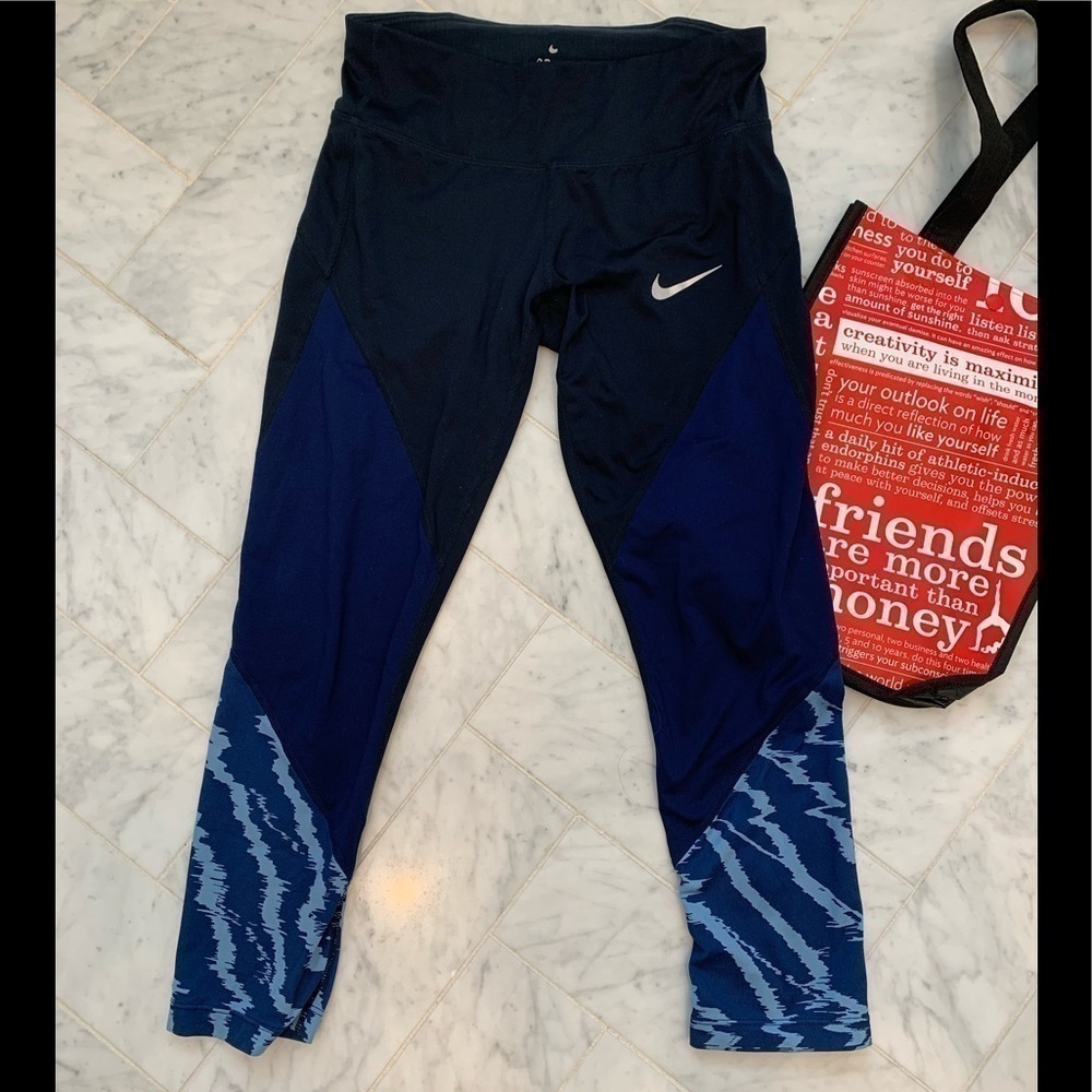 NIKE RUNNING DRI-FIT CROPPED LEGGINGS.. size XS EUC